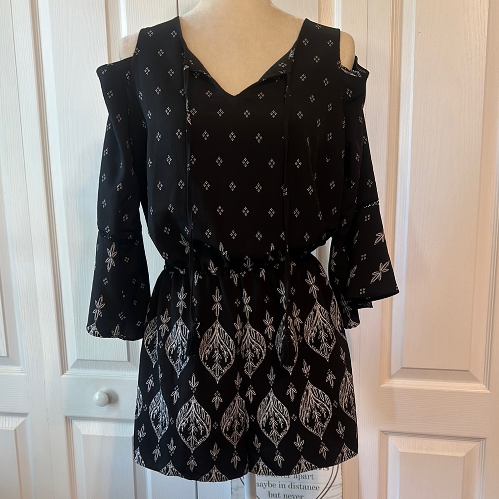 Black and White Patterned Romper 🌸🌸